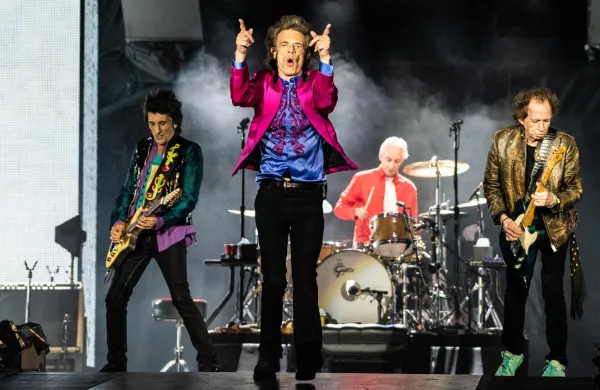 The Rolling Stones so zagotovo največja rock'n'roll​ skupina vseh časov, morda tudi največja glasbena institucija vseh časov. 