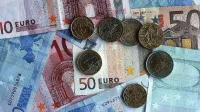 evri evro euro denar stro&scaron;ek plačilo bogastvo bankovci kovanci