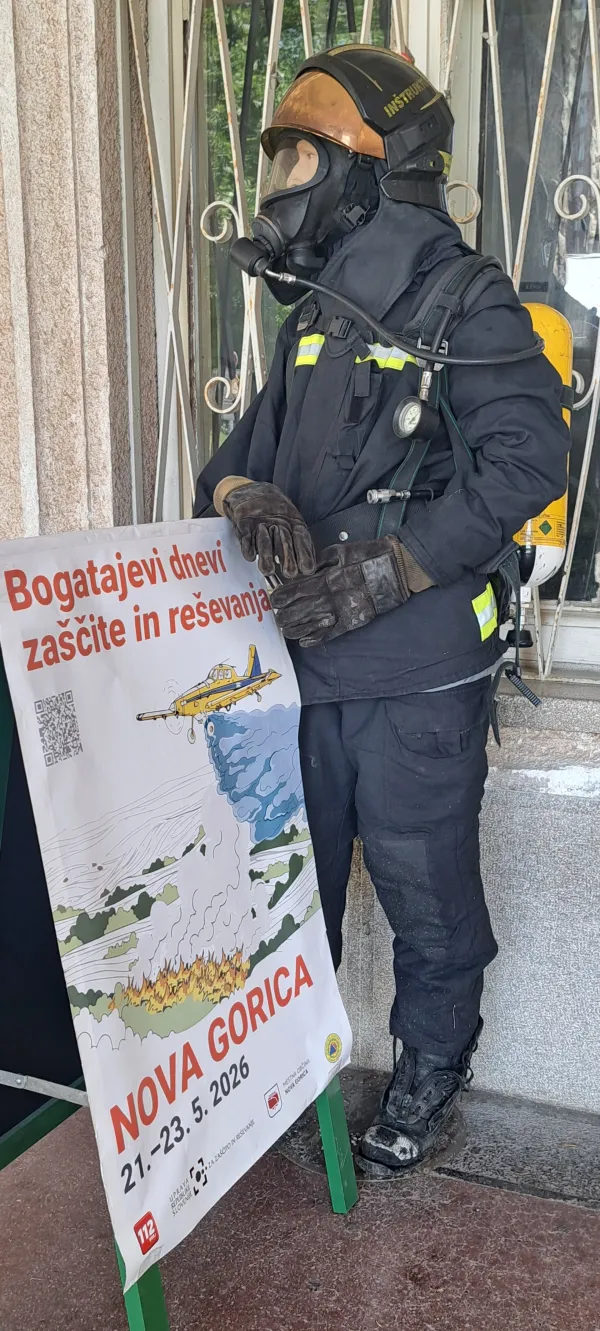 Maskota Bogatajevih dnevov za&scaron;čite in re&scaron;evanja že stoji pred novogori&scaron;ko mestno hi&scaron;o