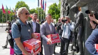 Predstavniki sindikatov in civilne družbe so v državni zbor vložili pobudo za razpis naknadnega zakonodajnega referenduma o interventnem zakonu za razvoj Slovenije, pod katero se je podpisalo več kot 47.000 volilcev.