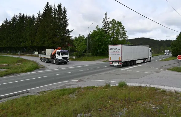 Na mestu sedanjega križi&scaron;ča bo Direkcija RS za infrastrukturo začela po koncu turistične sezone urejati kroži&scaron;če Hru&scaron;ica
