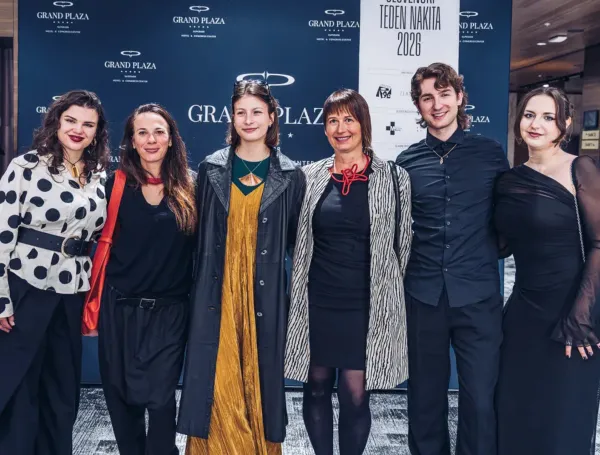 &Scaron;tudentka Vizualne umetnosti in oblikovanja na UP Pedago&scaron;ki fakulteti odnesla prvo nagrado na Slovenskem tednu nakita 2026