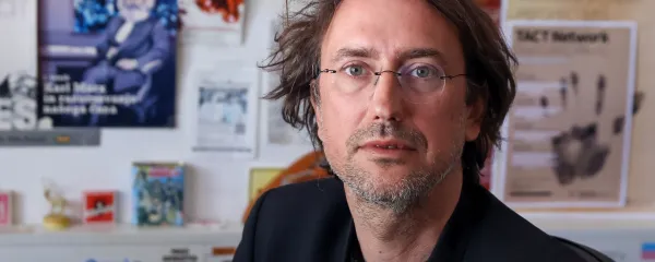 dr. Mirt Komel filozof in pisatelj