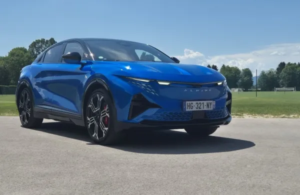 Alpine A390