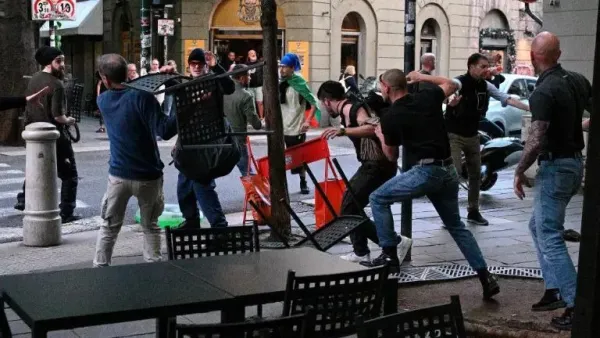 Protestniki so se obmetavali s stoli, mizami,&nbsp;...