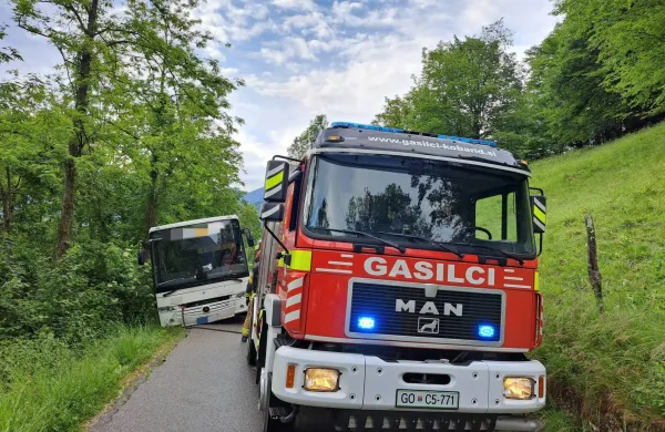 avtobus, filipinec, nesreča, ladra, kamno, kobarid, gasilci