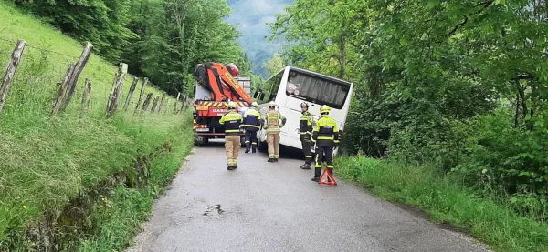 avtobus, filipinec, nesreča, ladra, kamno, kobarid, gasilci