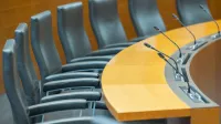 Ljubljana, DZ.Nadaljevanje redne seje DZ, na kateri so med drugim obravnavali predloge novel zakona o industrijski lastnini, zakona o gospodarskih druzbah, zakona o sodnem registru in zakona o odskodnini zrtvam kaznivih dejanj.