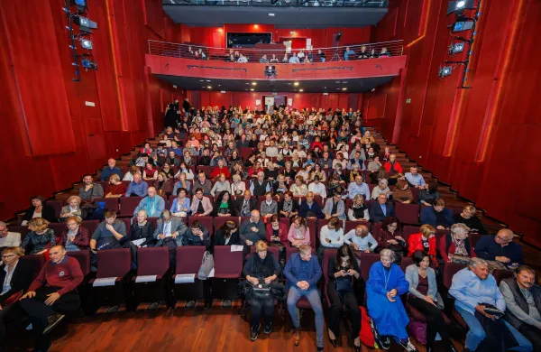 Koper, 18.12.2025Gledalisce Koper, Mirela Baruca, Predstavitev knjige Storje sz skrinje