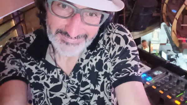 Skoraj &scaron;tiri desetletja za gramofoni