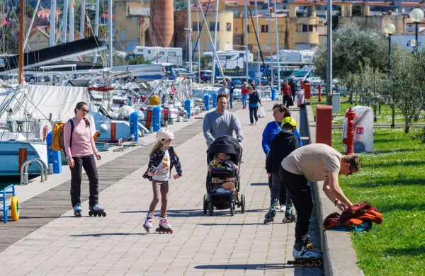Izola, 3.4.2026Turizem, Velikonočni prazniki, sprehajalci, pomlad, velika noč