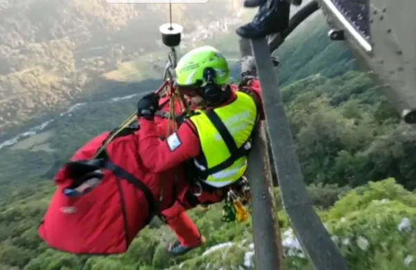 Na Kobari&scaron;kem se je pri zasilnem pristanku po&scaron;kodoval 51-letni če&scaron;ki jadralni padalec