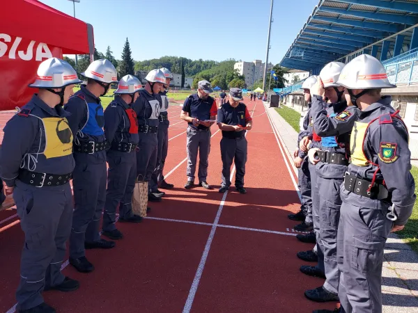 Članice ekipe PGD Ledine, Gasilska zveza Idrija na Mednarodnem gasilskem tekmovanju