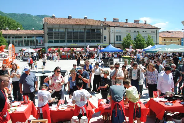 Na Lavričevem trgu potekala 7. Pa&scaron;ta fe&scaron;ta