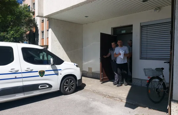 Mladoletnici naj bi spolno nadlegoval, na sodi&scaron;ču &scaron;e molči