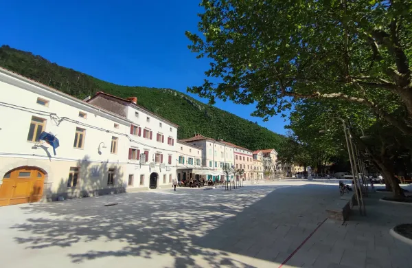 Glavni trg Vipava zaključek prenove tlakovci&nbsp;...prometna ureditev