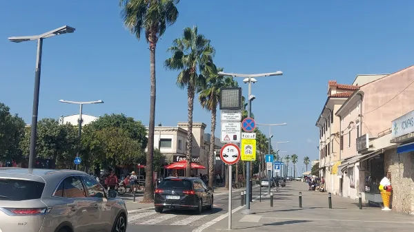 Koper, Pristani&scaron;ka ulica, potopni valj, prometna signalizacija