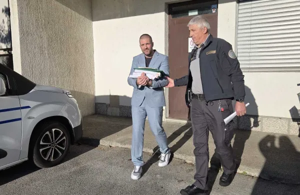 Carvely priznal krivdo, kazen bo odslužil z vikend zaporom