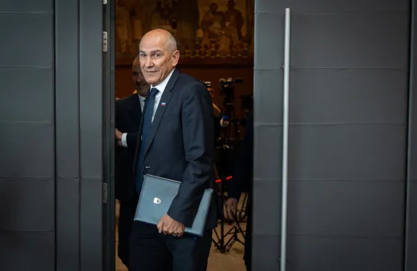 Janez Jan&scaron;a predlaga, da se predstavitve kandidatov za ministre začnejo v ponedeljek.