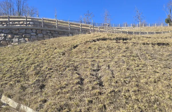 Plaz nad desnim bregom Soče predstavlja nevarnost tudi za kolesarje