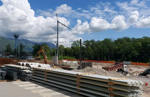 Naprodaj zadnji dve zemlji&scaron;či