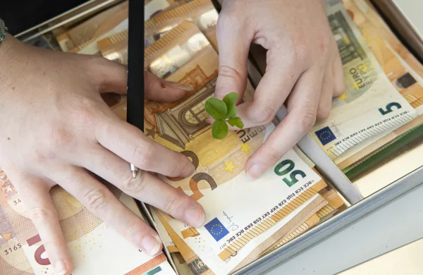 Vsak odrasel v Italiji je lani v povprečju za igre na srečo porabil 3284 evrov.