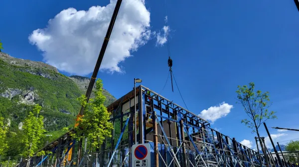 &Scaron;portna dvorana: Občina zavrača Kolektorjeve pritiske za trimesečno podalj&scaron;anje roka