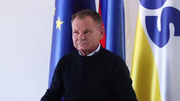 Slovenija, Ljubljana, 01.10.2025, 01. oktober 2025 Novinarska konferenca Ale&scaron;a Hojsa in odvetnika Francija Matoza glede hi&scaron;ne preiskave pri Ale&scaron;u Hojsu, politika, portret, Ale&scaron; Hojs, Franco Matoz,Foto: Borut Živulović/F.A.Bobo