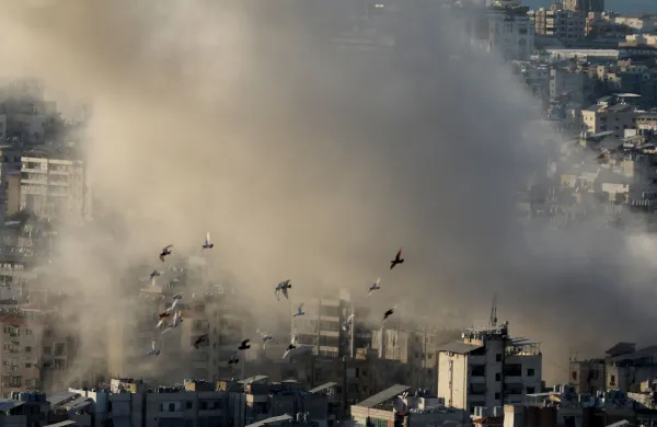 Izrael je v nedeljo zvečer izvedel nove napade na Libanon.