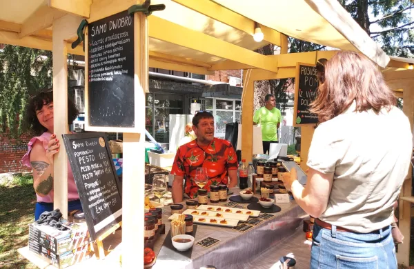 OOPZ10.- festival obrti in Podjetni&scaron;tva Nova GoricaOkusi brez meja srečanje obrtnikov podjentikov &scaron;ol predstavitve 90 razstavljalavcev Okusi brez meja ponudba 