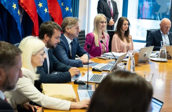 Zadnja redna tedenska seja vlade Roberta Goloba.