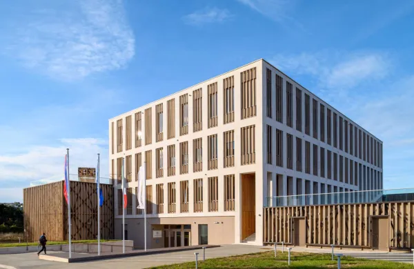Mednarodna akademija International Academy of Wood Science (IAWS) ob 60. obletnici imenovala prvo podpredsednico &ndash; prof. dr. Andrejo Kutnar iz Univerze na Primorskem