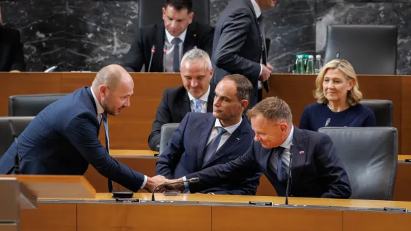 Ministrske stolčke sta zasedla tudi Primorca - Jernej Vrtovec na ministrstvu za infrastrukturo ter Franci Matoz na ministrstvu za notranje zadeve.