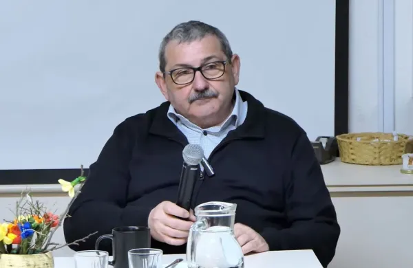 V objemu Izraelcev z odličnimi zvezami v državnih strukturah