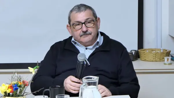 V objemu Izraelcev z odličnimi zvezami v državnih strukturah