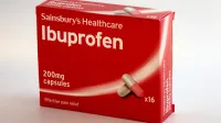 Ženske množično posegajo po ibuprofenu pri hudih menstrualnih bolečinah, mo&scaron;ki tablete goltajo pri po&scaron;kodbah v &scaron;portu, saj gre za nesteroidna protivnetna zdravila.