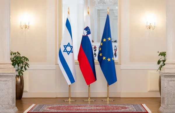 Premier Janez Jan&scaron;a pozdravlja napoved odprtja izraelskega veleposlani&scaron;tva v Ljubljani.