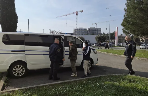 Kadrovska stiska v zaporih podalj&scaron;uje sodne postopke. V Kopru primanjkuje deset pravosodnih policistov.
