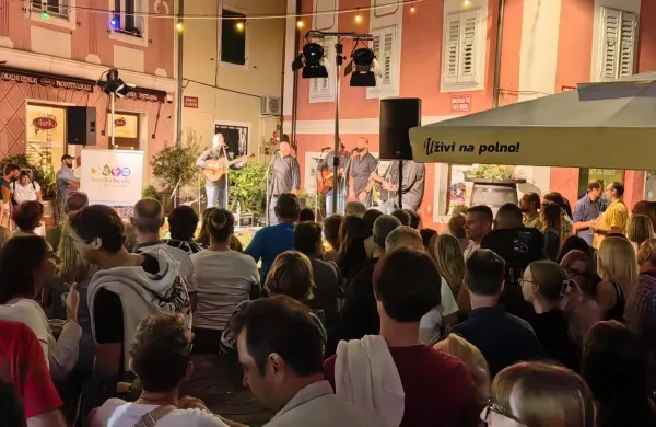Osrednje dogajanje je bilo na Manziolijevem trgu&nbsp;...