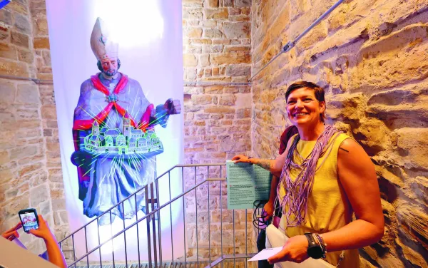 pokončna zgodovina koper razstava vesna pajić