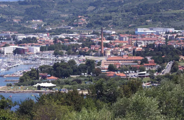 Izolske občinske svetnike pozivajo k za&scaron;čiti obale