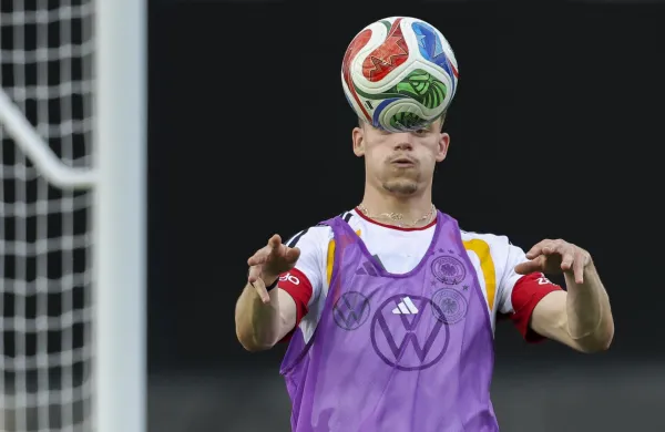 08 June 2026, USA, Winston-Salem: Soccer: National team, before the game against Curacao. Florian Wirtz (Germany) during the first training session on the grounds of Wake Forest University. Photo: Jan Woitas/dpa - IMPORTANT NOTE: In accordance with the regulations of the DFL German Football League and the DFB German Football Association, it is prohibited to utilize or have utilized photographs taken in the stadium and/or of the match in the form of sequential images and/or video-like photo series.,Image: 1108997579, License: Rights-managed, Restrictions: GERMANY OUT, Model Release: no, Credit line: JAN WOITAS/AFP/Profimedia