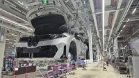 Pri BMW-ju pravijo, da madžarska tovarna v Debrecenu ni zgolj &scaron;e en tovarni&scaron;ki obrat, temveč zelo dober prikaz prihodnosti avtomobilske proizvodnje.