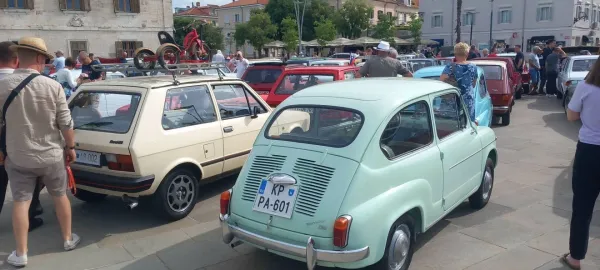 V Kopru so se srečali ljubitelji vozil Zastava