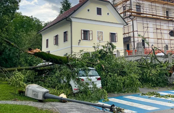 Posledice neurja v občini Komenda.