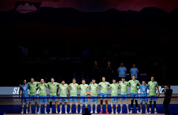 Slovenska odbojkarska reprezentanca je premagala aktualne evropske prvake.
