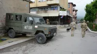 Kosovo, Zvecan.Danes zgodaj zjutraj so pripadniki Kforja prevzeli nadzor nad glavnim kriziscem na vhodu v mesto Zvecan ter vec drugih krizisc v samem mestu.