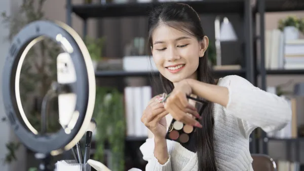 Beauty blogger Young Asian girl makeup artist Professional Woman blogger vlogger is showing cosmetics products with recording video Beauty influencer asian girl video online marketing live streaming,Image: 1022373389, License: Royalty-free, Restrictions:, Model Release: yes, Credit line: Sirijit Jongcharoenkulchai/imageBROKER/Profimedia