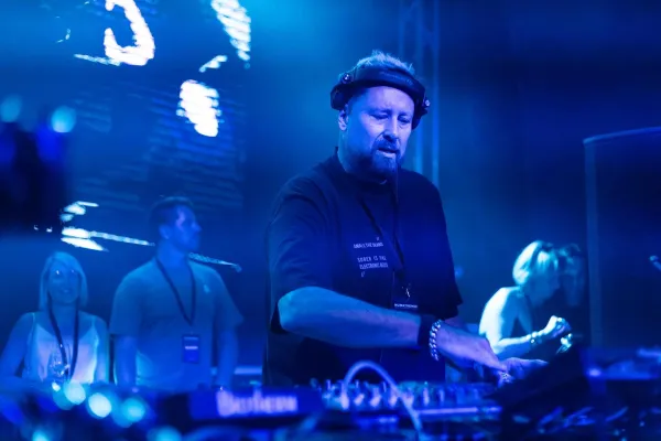 dj umek koper numatronic