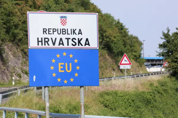 Dragonja, 22.05.2020Mejni prehod Dragonja,Slovenija-Hrva&scaron;ka kolone vozil, pregledovanje kontrola prometa